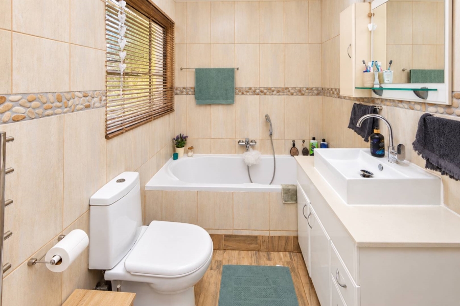 5 Bedroom Property for Sale in Melodie North West
